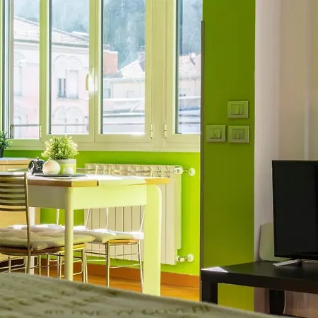 Apartment Joivy Vibrant Studio Near Train Station *