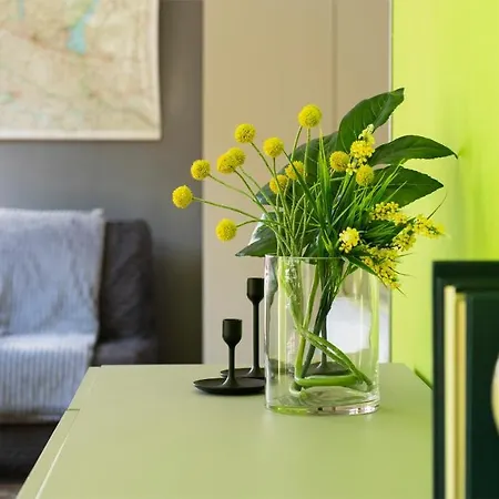 Joivy Vibrant Studio Near Train Station *