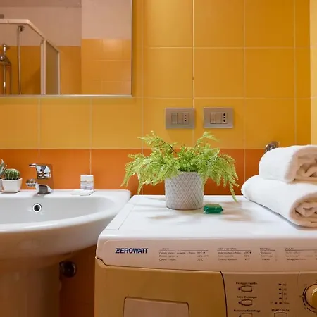 Apartment Joivy Vibrant Studio Near Train Station