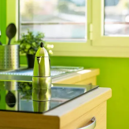 Joivy Vibrant Studio Near Train Station Appartement *