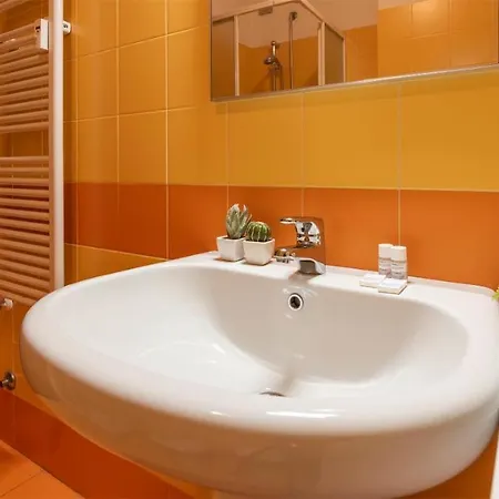 Joivy Vibrant Studio Near Train Station Appartement *